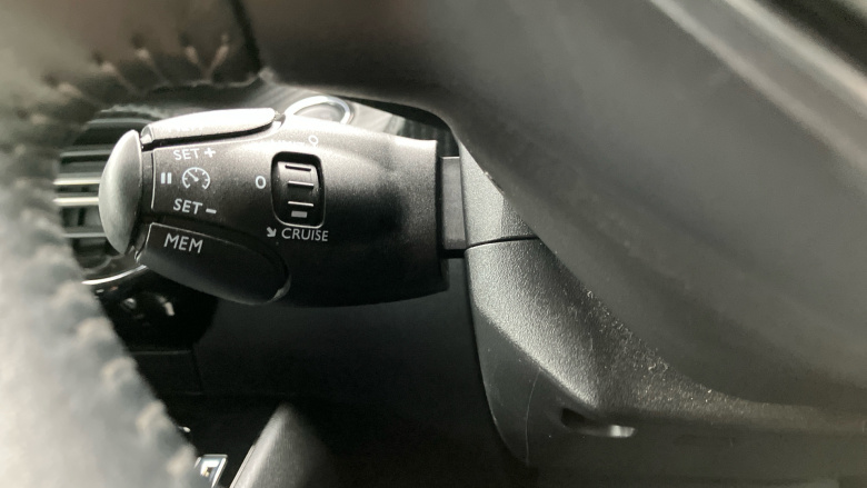 Peugeot 208 1.2 PureTech 100 Allure Premium 5dr Petrol Hatchback